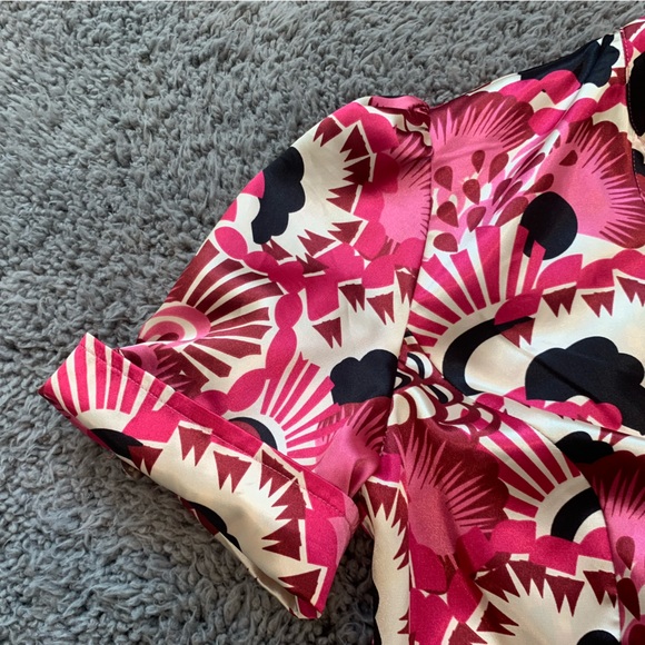 Guess Stretch Puff Sleeve Top - Picture 6 of 9